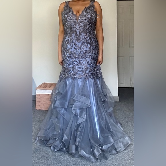 Prom dress size 16-18 - Picture 5 of 8